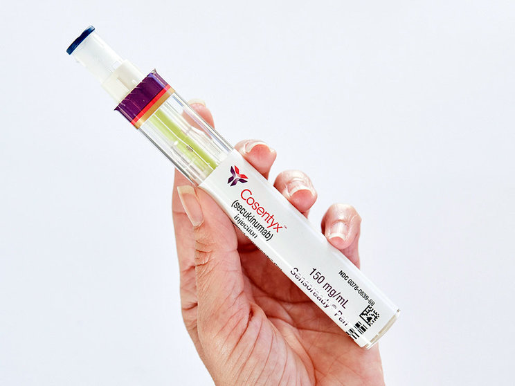 COSENTYX® SENSOREADY Pen in hand.